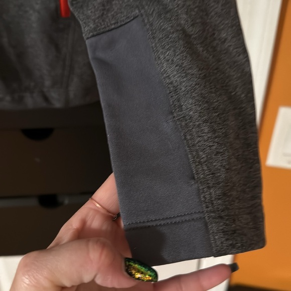 Men's Gray and Red The North Face Jacket - Picture 4 of 8